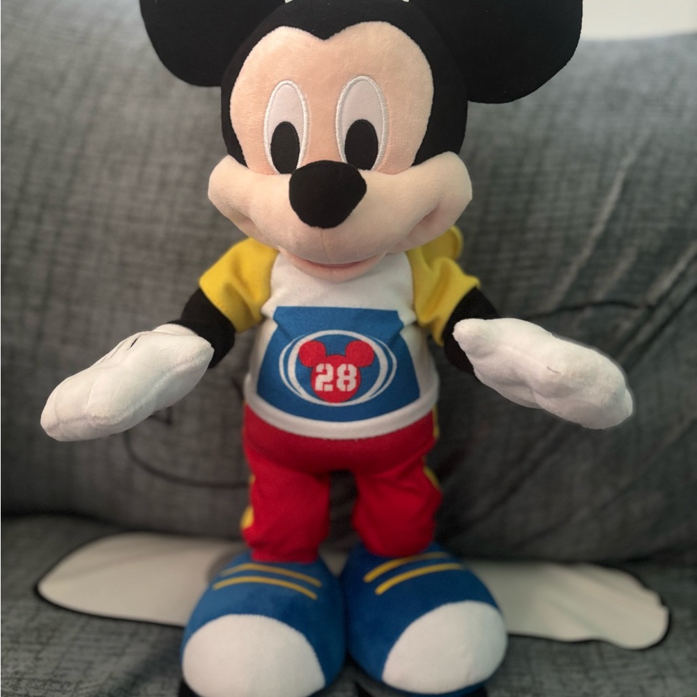 Disney Mickey Mouse Funhouse dancing singing toy